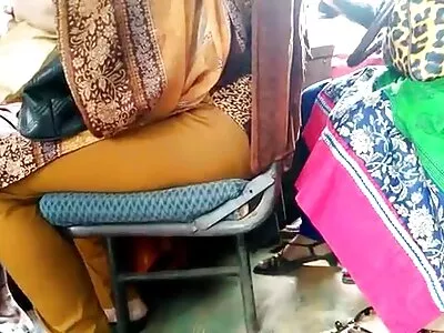 వారు అమ్మాయిలను పడుకోబెట్టి ఖాళీ చేయించారు